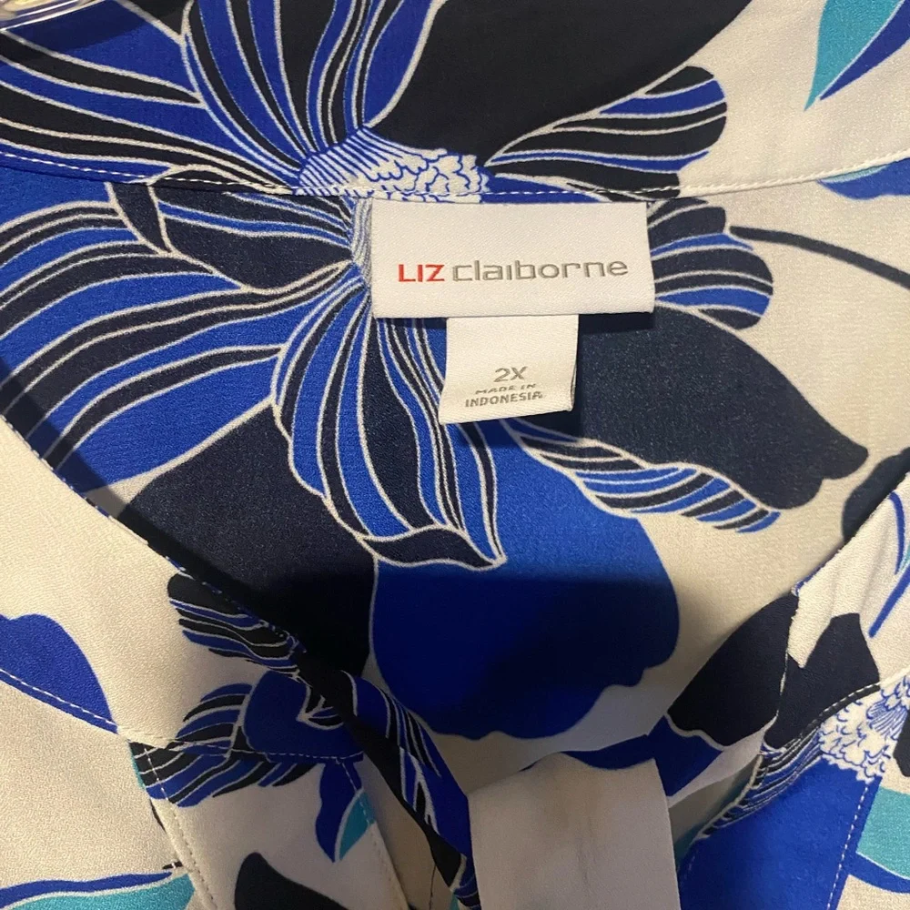 Liz Claiborne Royal Blue and Navy Floral Tie Neck Top - Picture 2 of 4